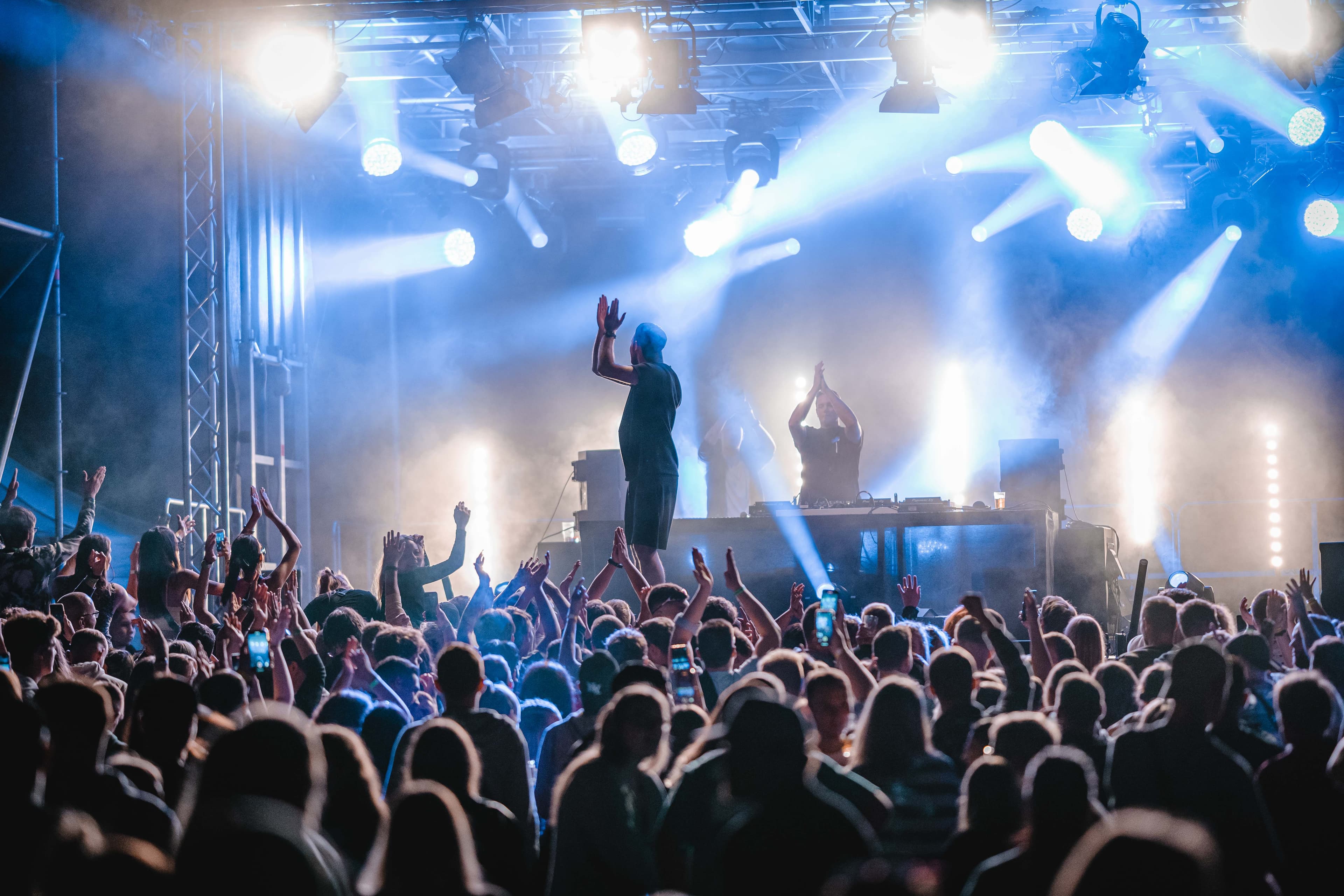 DJ bei einem Festival