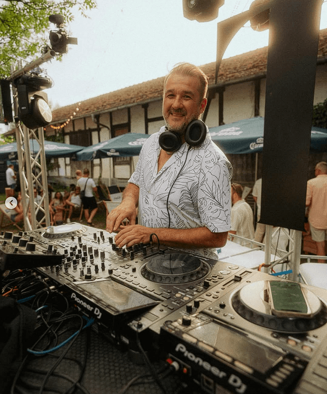 Stephano Pechero am DJ-Pult